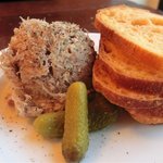 ビーボ デイリースタンド - 「鴨と豚肉のリエット」：鴨と豚のコクが醸し出す、しとやかなカウンターパンチ！