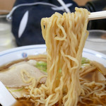 川柳 - 軽く縮れのかかった中太麺