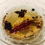 ア・ニュ ルトゥルヴェ・ヴー - スパイシーな洋梨