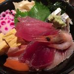 魚の三是 - 海鮮丼 950円