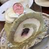 シャロン洋菓子店 - 料理写真:桜ロールケーキ