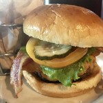 T.G.I. Friday's - チージーベーコンチーズバーガー(16.95＄)