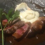 GRANDE POLAIRE WINEBAR TOKYO - 蝦夷鹿のグリル カリフラワーのピュレと赤ワインソース