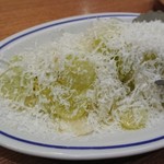 Yorgo - マスカット、梨、白菜とパルメザンチーズのサラダ