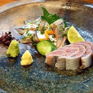 使用新鮮的魚和佐賀牛肉的創意日本料理
