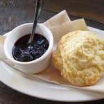 Cota Cafe - スコーンとブルーベリージャム