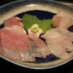kazefukeba - ワラサ（左）とアイナメ（右）の刺身