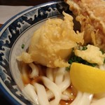 難波千日前 釜たけうどん - レモン付き