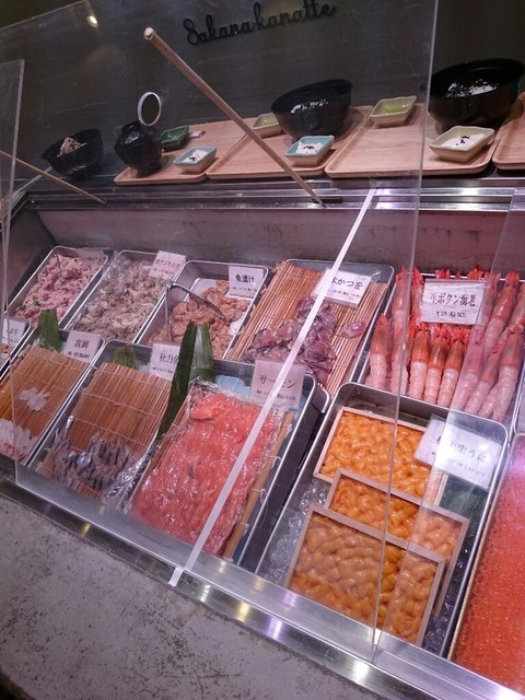 ランチ限定 ネタ乗せ放題 の海鮮丼 By はくろー サカナカナッテ 広島駅ekie店 広島 魚介料理 海鮮料理 食べログ