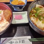 おぎ野 - ランチ。カツ丼ときしめんコロ大。