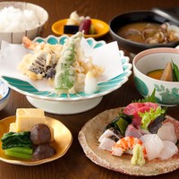 昼の接待・会食に最適な「おまかせ御膳」「松花堂弁当」もご用意しています。