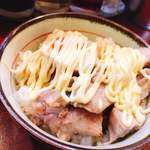 麺の風 祥気 - 鶏マヨ丼ナナメから
