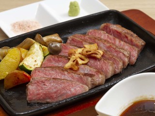 Riregaro - ”特選黒毛和牛”本当に美味しいお肉を絶妙の焼き加減でご提供。