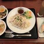 ベトナム料理 故郷レストラン - LUNCH 故郷セット ①生春巻き１本 ②揚げ春巻き２本 ③春雨と海鮮サラダ ④ベトナム風のチキンライス ⑤ベトナムコーヒー ¥1242