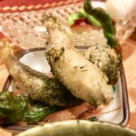 和創作 太 - 〈八寸〉
      蟹のあんかけ、磯つぶ貝、カラスミ、なしと枝豆サラダ、ハゼフリット、トマトのすり流し、