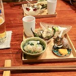 和創作 太 - 〈八寸〉
      蟹のあんかけ、磯つぶ貝、カラスミ、なしと枝豆サラダ、ハゼフリット、トマトのすり流し、