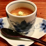 和創作 太 - 〈茶碗蒸し〉
      トウモロコシのつめたい茶碗蒸しに、北海道奥尻のウニ、べっこうあんかけ