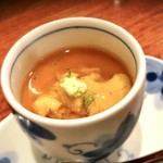 和創作 太 - 〈茶碗蒸し〉
      トウモロコシのつめたい茶碗蒸しに、北海道奥尻のウニ、べっこうあんかけ