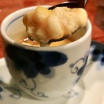 和創作 太 - 〈茶碗蒸し〉
      トウモロコシのつめたい茶碗蒸しに、北海道奥尻のウニ、べっこうあんかけ