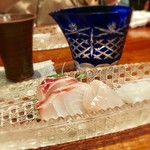 和創作 太 - 〈造り〉
      大分から直送の真鯛、ヒラメ、ヤリイカ