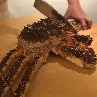 Live king crab is available only at our store in Osaka.