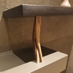 星のや東京ダイニング - 宿泊部屋に使われた浜田シェフの流木