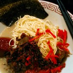 博多長浜らーめん 六角堂 - 替玉は１００円。ランチタイムは５０円。麺は切り刃３６番ということは素麺より細い0.833mm。