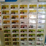 博多長浜らーめん 六角堂 - 午後３時までのランチ半ライスやランチ替玉は５０円。