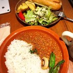 タミルズ - キーマカレー、ホットドッグ