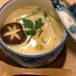 オープン当時から人気の具だくさん【特製茶碗蒸し】でホッと一息