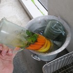 ブラウンオニオンカレーファクトリー - 店頭のフレーバーウォーター。