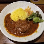 SPICY CURRY 魯珈 - 骨付きスペアリブのポークビンダルゥカレー