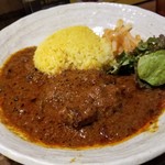 SPICY CURRY 魯珈 - 骨付きスペアリブのポークビンダルゥカレー