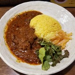 SPICY CURRY 魯珈 - 骨付きスペアリブのポークビンダルゥカレー