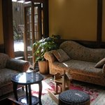 花仙庵 仙仁温泉 岩の湯 - 家族湯の前にある湯あがりスペース