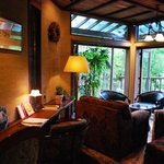 花仙庵 仙仁温泉 岩の湯 - ライブラリーもあちこちにありました