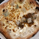 ピッツェリア馬車道 - 海鮮系のピザ