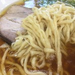 竹末道の駅本陣 - 麺は竹末では珍しい平打ちの中太ちぢれ麺