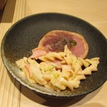 Sugitama - 先出しは鴨ハムのマカロニサラダ。