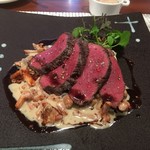 ビストロ ダイア - 蝦夷鹿のシンタマ、ジロール茸のソース