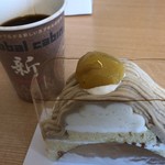 六花亭 帯広本店 - ドーミーの美味しいコーヒーと合わせてみる。