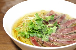 コーヒーアンドバー ハイエイトカフェ - ステーキラーメン