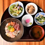 Atsugiri Gyuu Tan To Touhoku Jizake Mutsu - 数量限定！お昼のまぼろし海鮮丼定食！