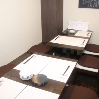 ≪テーブル席≫グループでのお食事に最適です。様々な場面に是非ご利用ください。