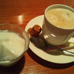 中華屋台888 - 杏仁豆腐と珈琲