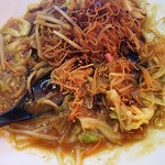 大光楼 - 皿うどんにソースかけすぎ。色変わるくらい！！