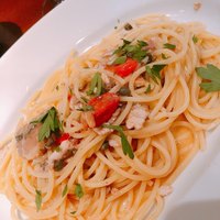 フィーコディンディア - 焼きサンマとチェリートマト.ケイパーのスパゲティ