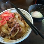 Yoshinoya - 頭大盛り、ネギだく。半熟卵。いつものパターン。