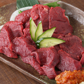 Providing impressive taste at cost price! Famous Aizu horse sashimi