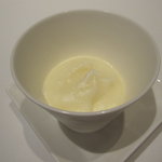 リストランテKubotsu - アヴァン・デセールは、パイナップルのムースシャーベット。東京と同じ(＾＾